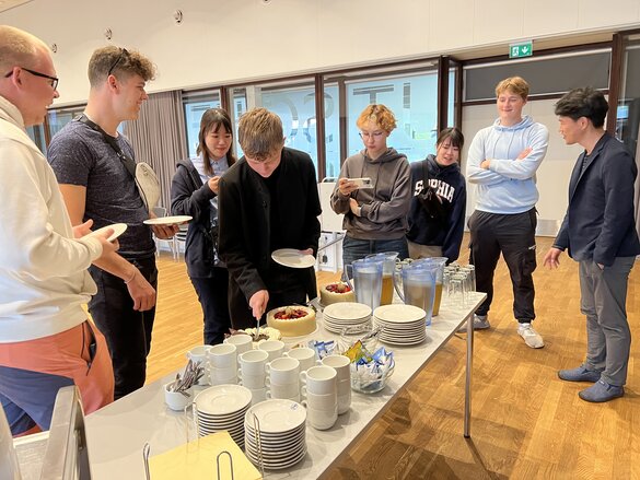 Auch die internationalen Gäste vom Baltic Sea Project lernten das Land (unter anderem) anhand von Kuchen kennen.