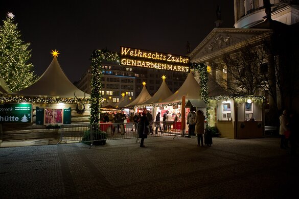 Der Weihnachtsmarkt auf dem Gendarmenmarkt in Berlin