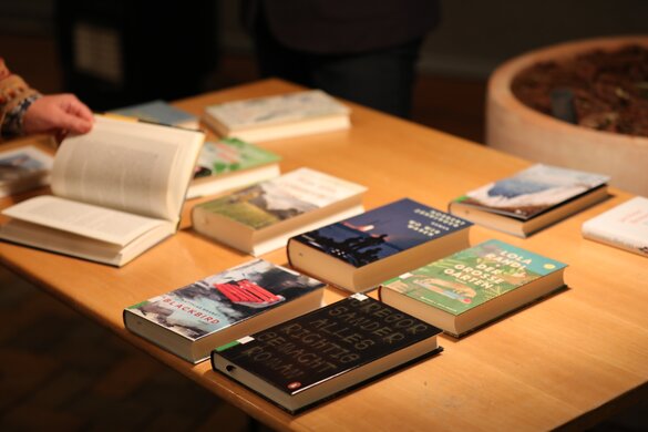 Die ausgestellten Bücher beim Lese-Café