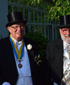 Das Foto zeigt Kronprinz Peder Meldgaard und König Nis-Edwin List-Petersen.